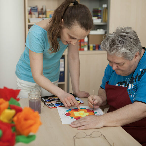 Kreatives Gestalten im Tageszentrum Baumgarten (Bild: FSW)